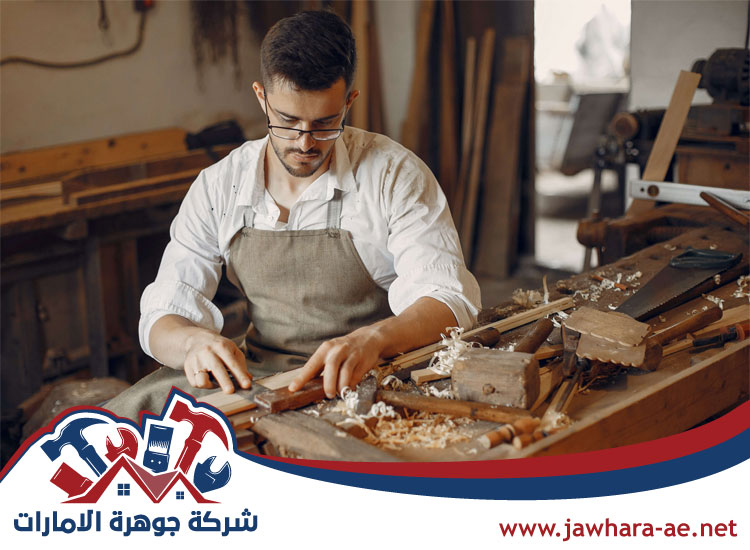 نجار في أم القيوين