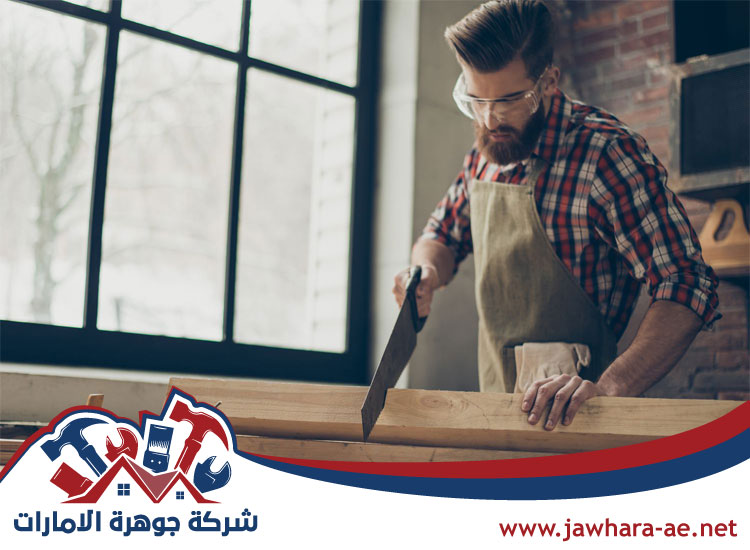 نجار في أم القيوين